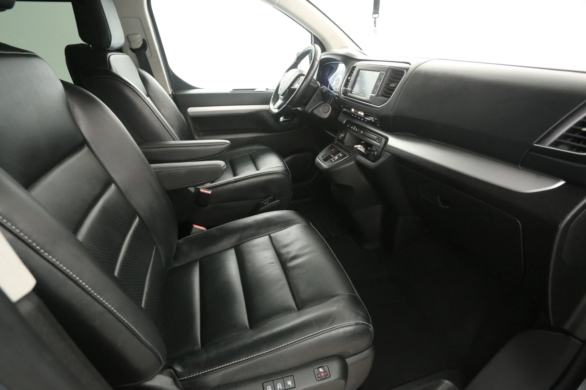 Hoofdafbeelding Peugeot e-Traveller