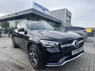 Hoofdafbeelding Mercedes-Benz GLC Mercedes-Benz GLC 200 AMG Line Trekhaak | Stoelverw. | Camera | DAB | Sfeerverlichting