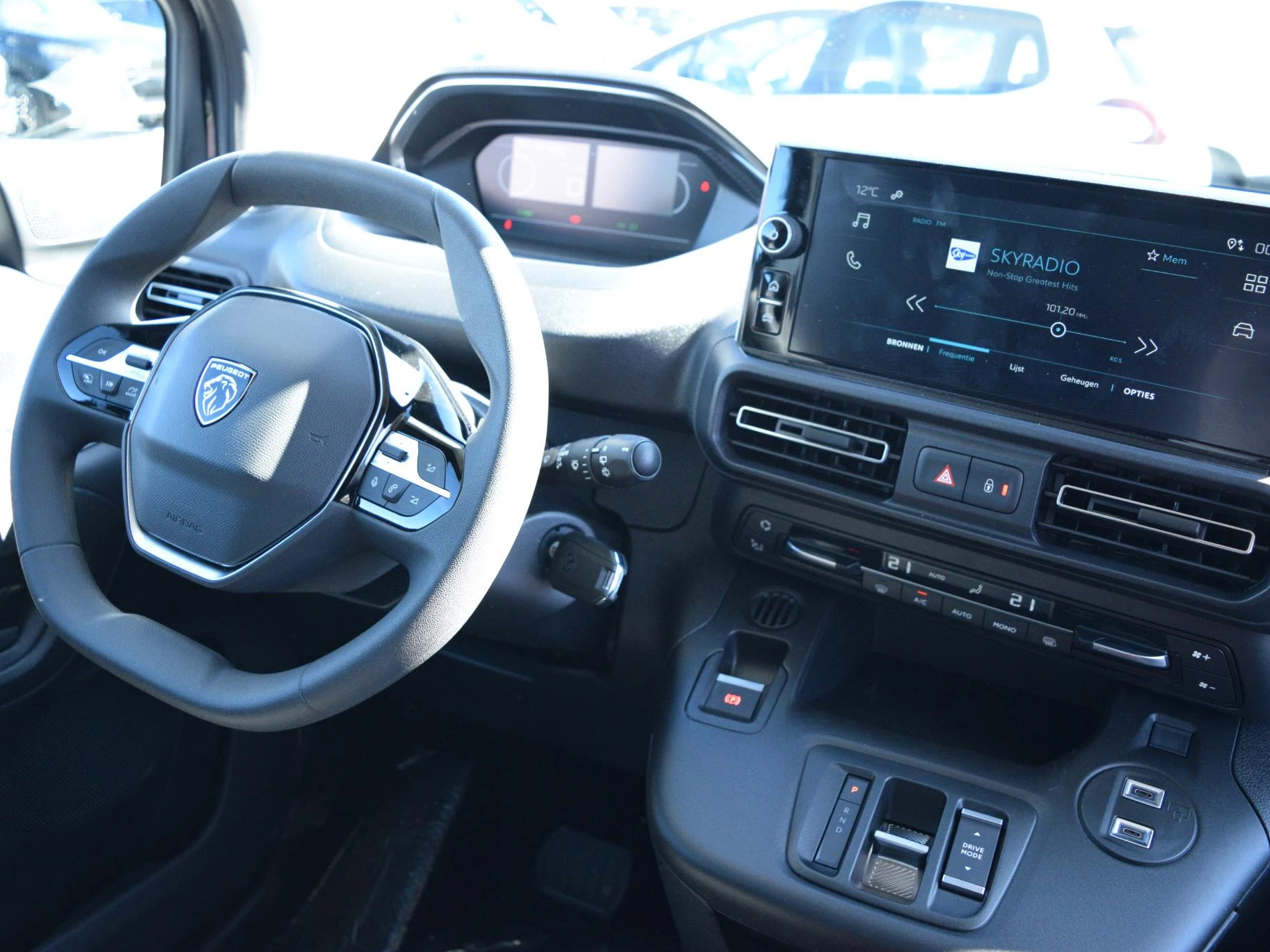 Hoofdafbeelding Peugeot e-Partner