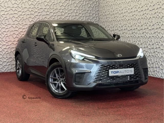Hoofdafbeelding Lexus LBX Lexus LBX HYBRID ✅NIEUWE AUTO✅ 136PK CARPLAY NAVI STOEL/STUUR VERW. LED ADAP.CRUISE CAMERA PDC.2X DIRECT LEVERBAAR NIEUWE AUTO 