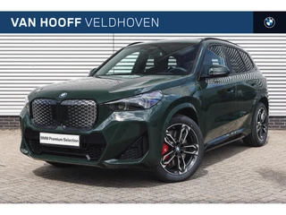 Hoofdafbeelding BMW iX1 BMW iX1 eDrive20 High Executive M Sport / Panoramadak / Sportstoelen / Trekhaak / M Adaptief onderstel / Comfort Access / Adaptieve LED / Parking Assistant Plus / Head-Up / Harman-Kardon