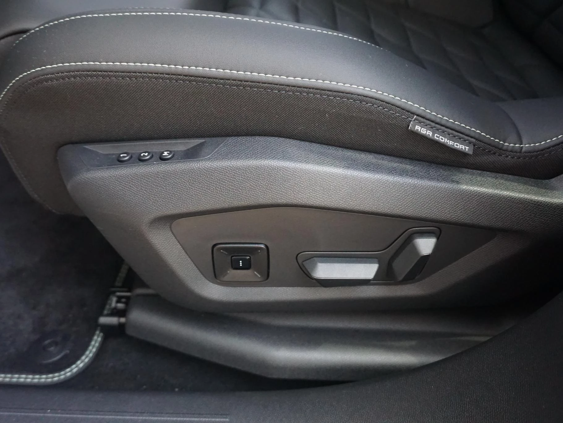 Hoofdafbeelding Peugeot e-5008