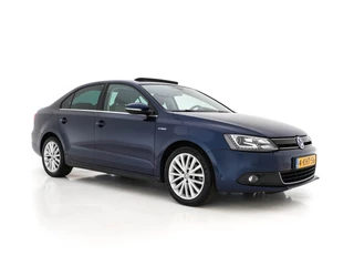 Hoofdafbeelding Volkswagen Jetta Volkswagen Jetta 1.4 TSI Hybrid Highline Executive-Pack Aut. *PANO | BI-XENON | NAVI-FULLMAP | CAMERA | HEATED-COMFORTSEATS | ECC | PDC | PRIVACY-GLASS | CRUISE | RADIO-CD | SHIFT-PADDLES | 17''ALU*