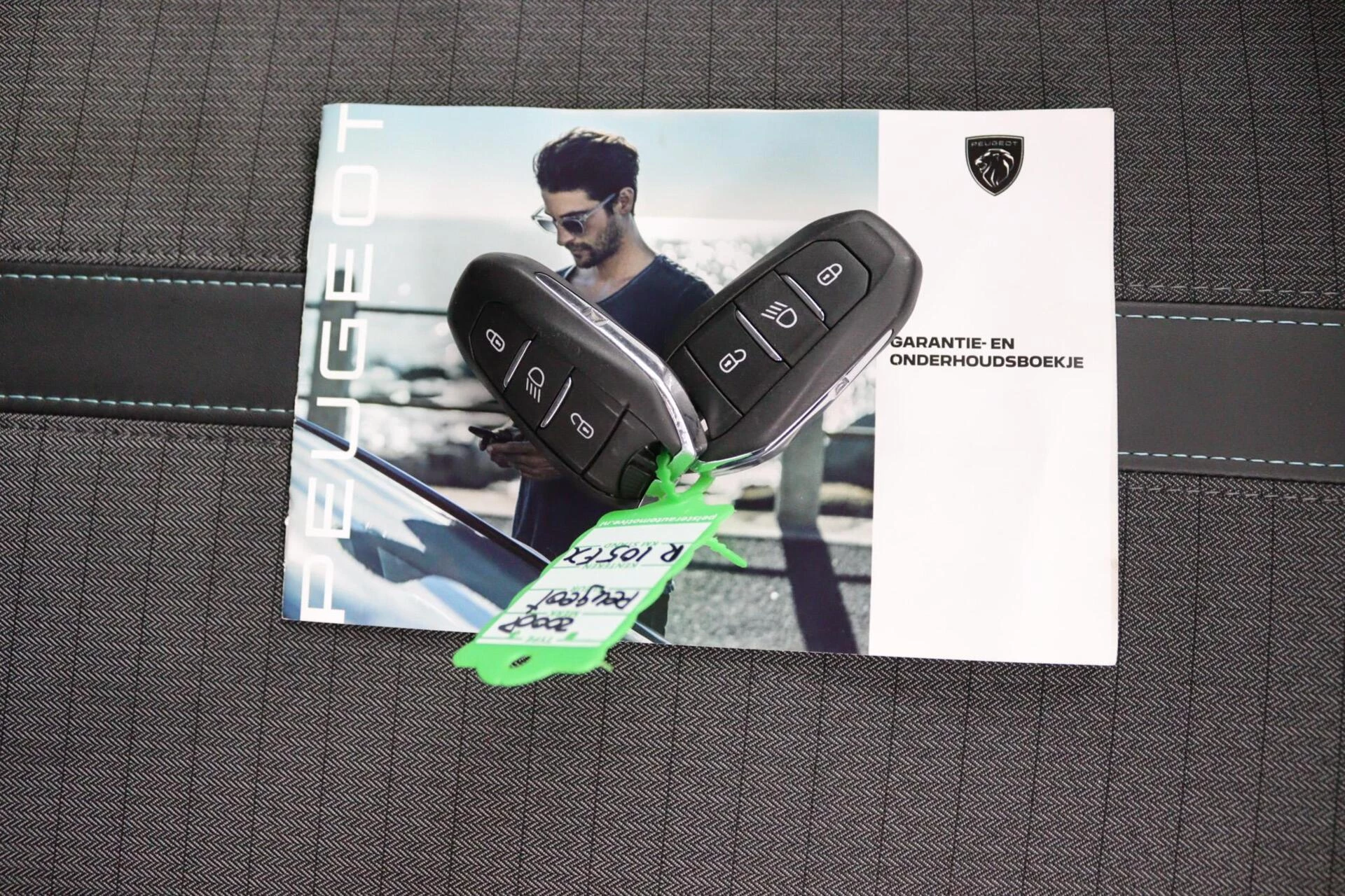 Hoofdafbeelding Peugeot e-2008