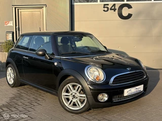 Mini Cooper one 1.6 zwart stoelverwarming/parkeer sensoren