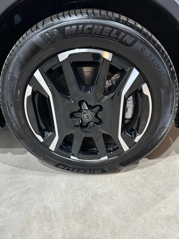 Hoofdafbeelding Peugeot e-3008