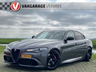 Hoofdafbeelding Alfa Romeo Giulia Alfa Romeo Giulia 2.9 V6 Quadrifoglio | 560Pk | LM Velgen 19" | Navigatie | Achteruitrijcamera | Cruise Control | Bi-Xenon Koplampen | Carbon Pakket! |
