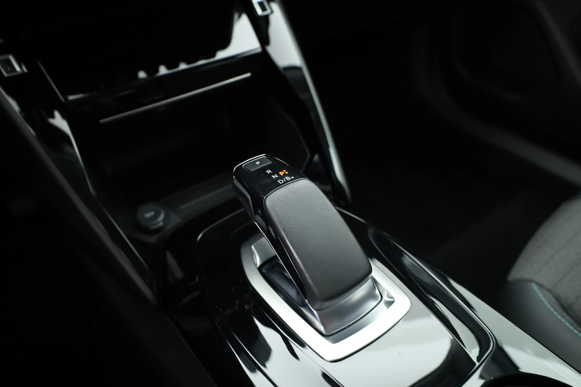 Hoofdafbeelding Peugeot e-2008