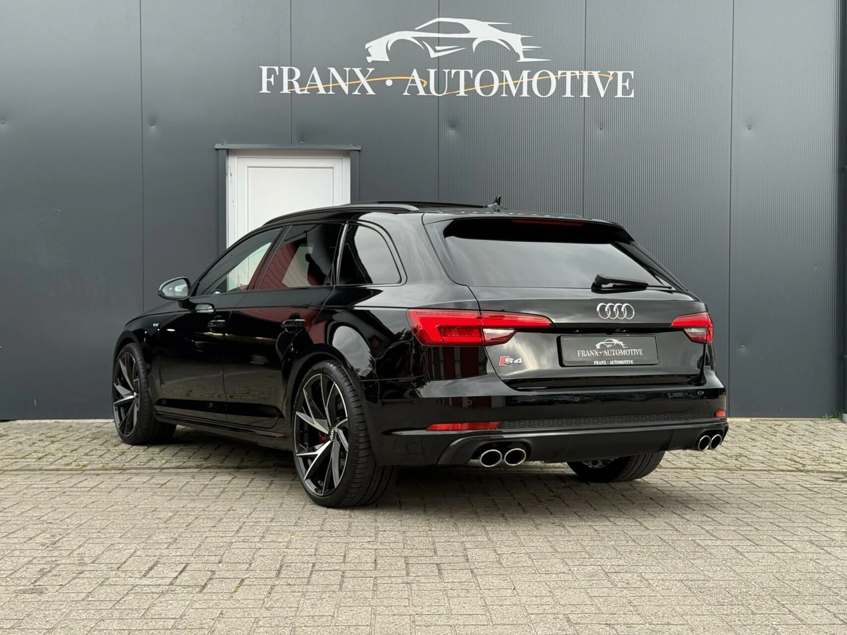 Hoofdafbeelding Audi S4