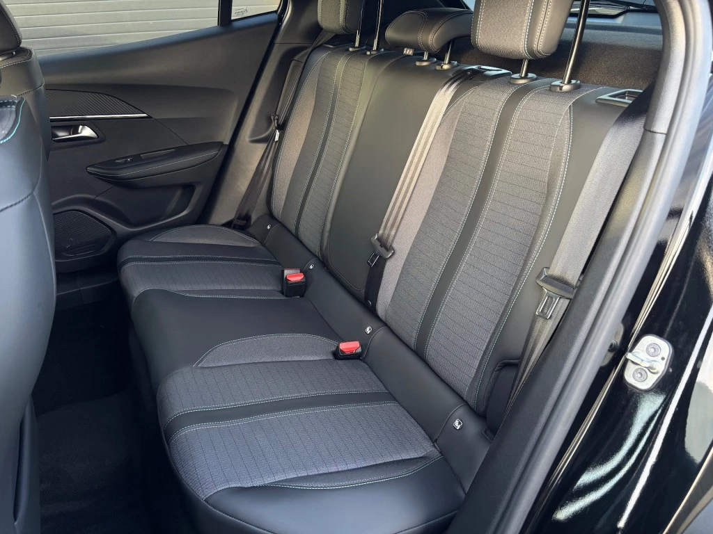 Hoofdafbeelding Peugeot e-2008