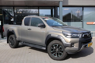 Hoofdafbeelding Toyota Hilux Toyota Hilux 2.8 D-4D X-TRA CAB INVINCIBLE A/T 4WD VAN