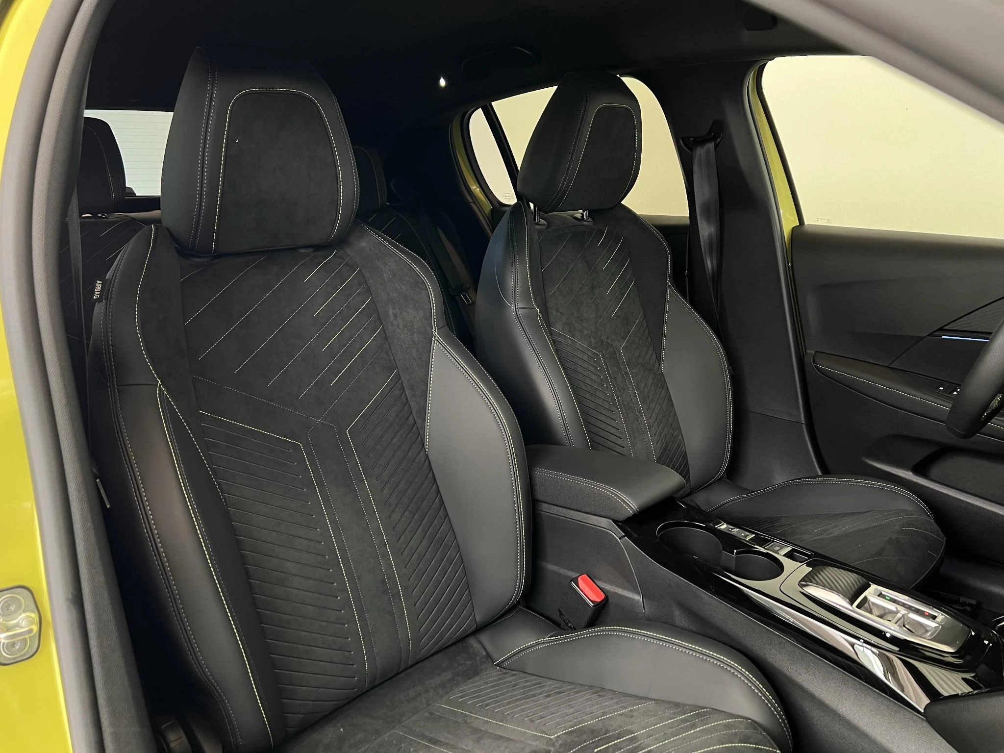 Hoofdafbeelding Peugeot e-208