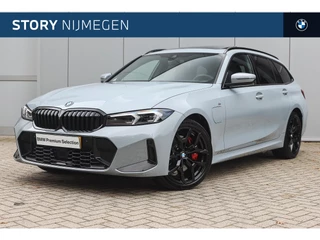 BMW 3 Serie Touring 330e High Executive M Sport Automaat / Panoramadak / Trekhaak / Sportstoelen / Comfort Access / Adaptieve LED / Stoelverwarming / BMW Live Cockpit Professional