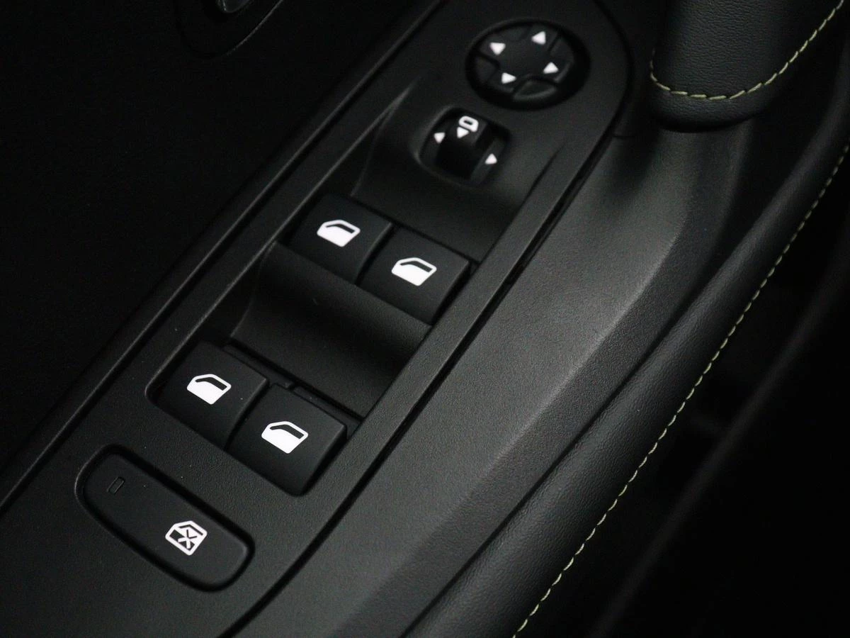 Hoofdafbeelding Peugeot e-2008