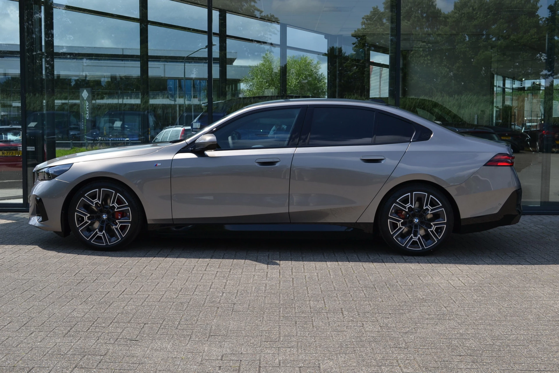 Hoofdafbeelding BMW i5
