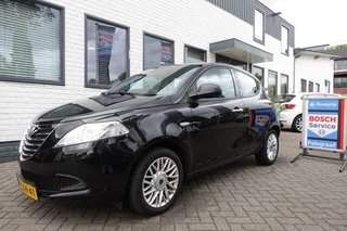 Lancia Ypsilon 0.9 TWINAIR SILVER + Chique en Klassiek