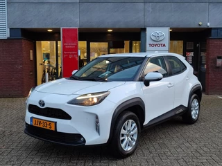 Hoofdafbeelding Toyota Yaris Cross Toyota Yaris Cross 1.5 Hybrid BUSINESS PLUS KEYLESS NAVI PARK-SENSOREN CLIMA AD-CRUISE APPLE/ANDROID CAMERA 16'' LM-VELGEN