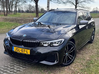 BMW 3 Serie 318I MSPORT / PANO / 19INCH / 24DKM