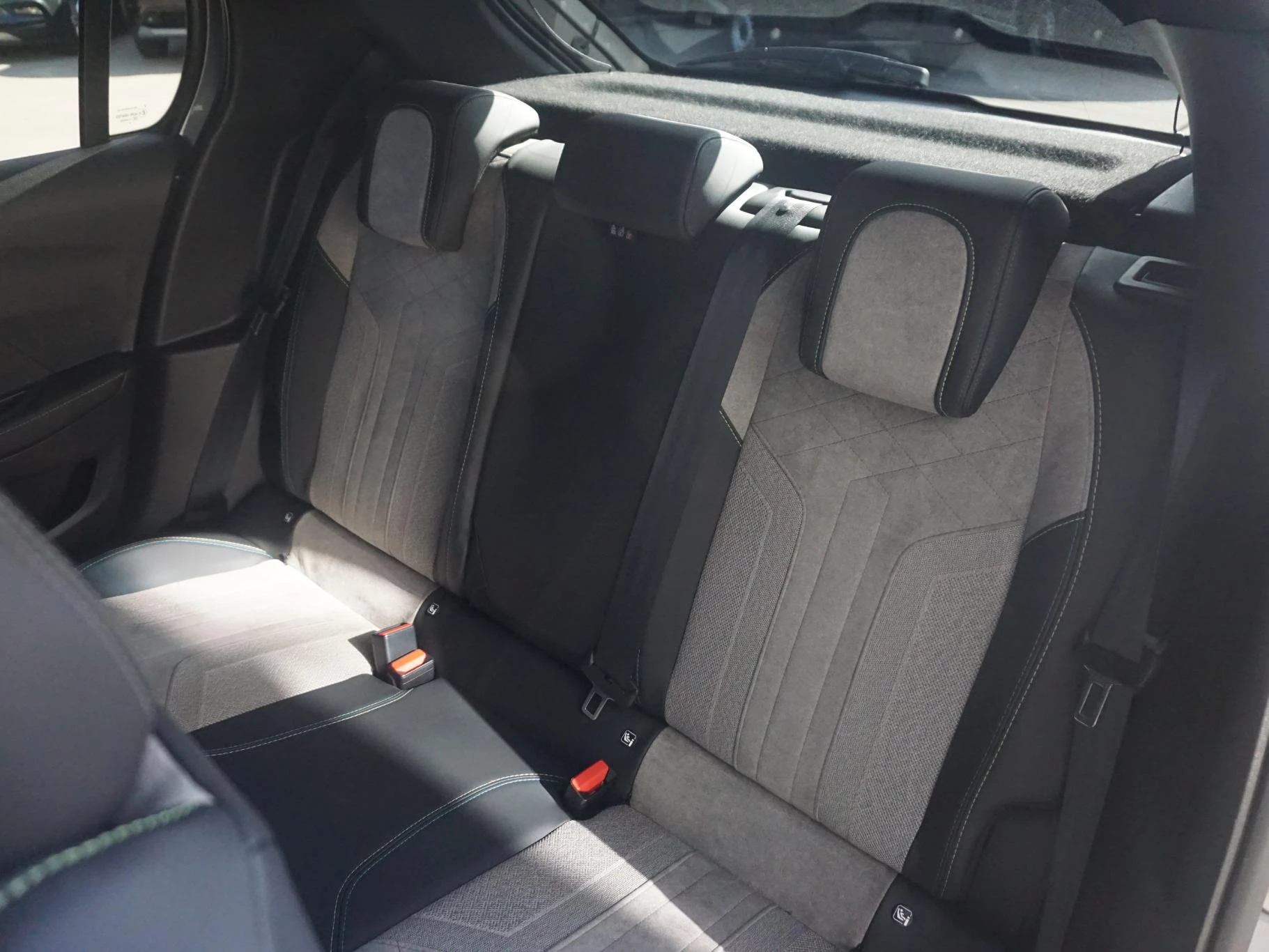 Hoofdafbeelding Peugeot e-208