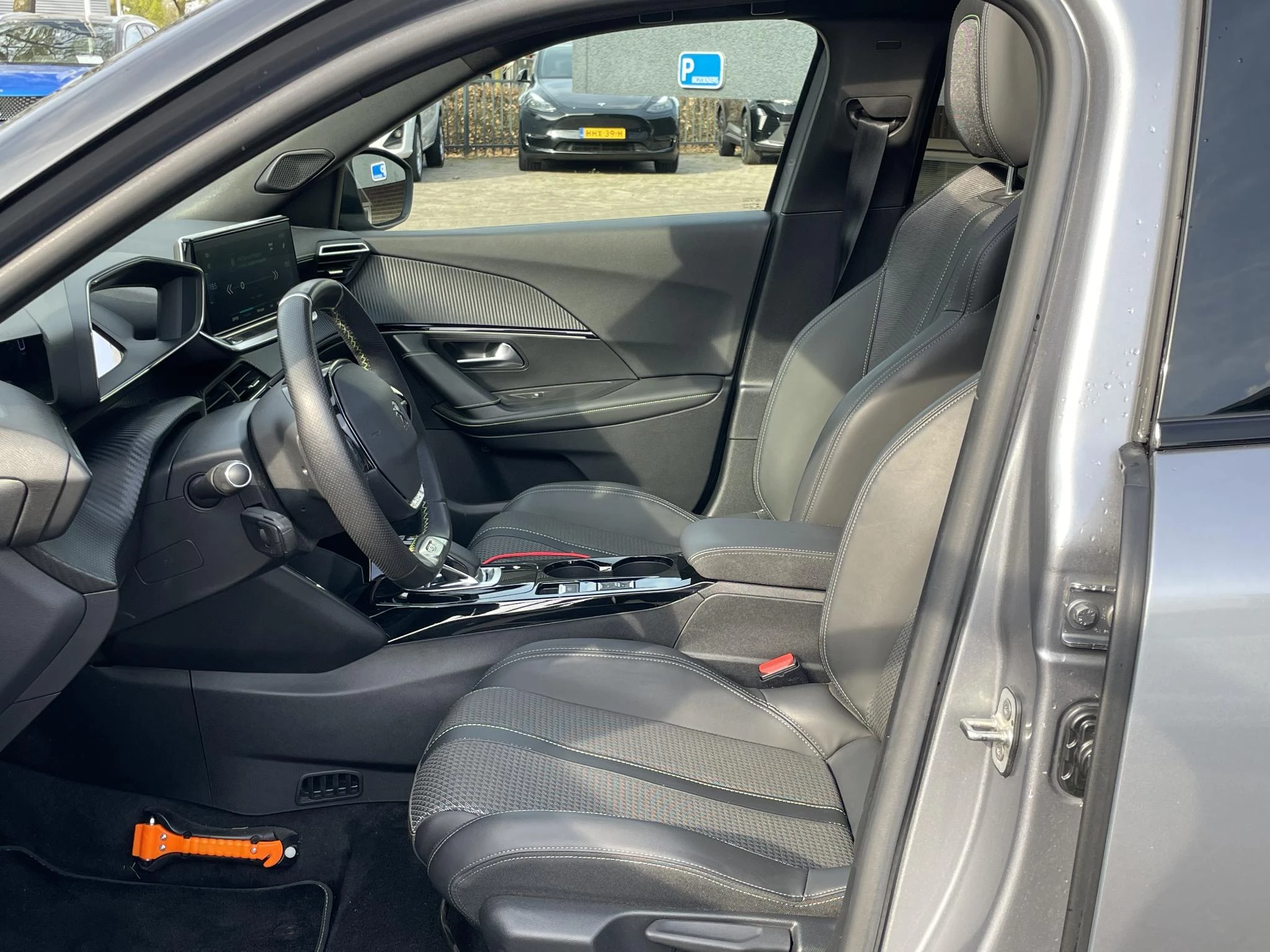 Hoofdafbeelding Peugeot e-2008