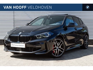 BMW 1 Serie 118i High Executive M Sport Automaat / Panoramadak / Sportstoelen / Achteruitrijcamera / Adaptieve LED / Parking Assistant / Live Cockpit Professional