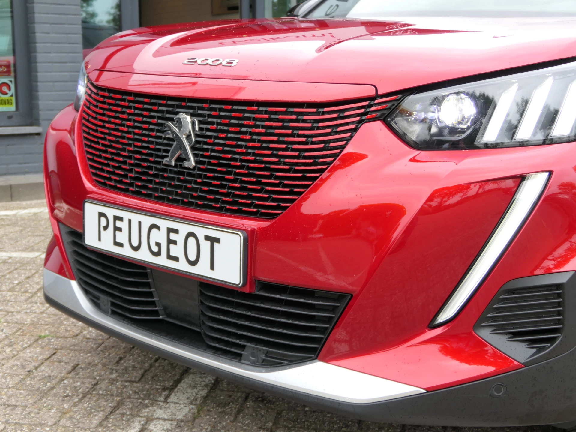 Hoofdafbeelding Peugeot e-2008