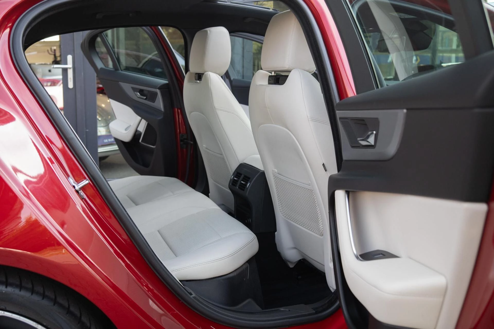 Hoofdafbeelding Jaguar XE