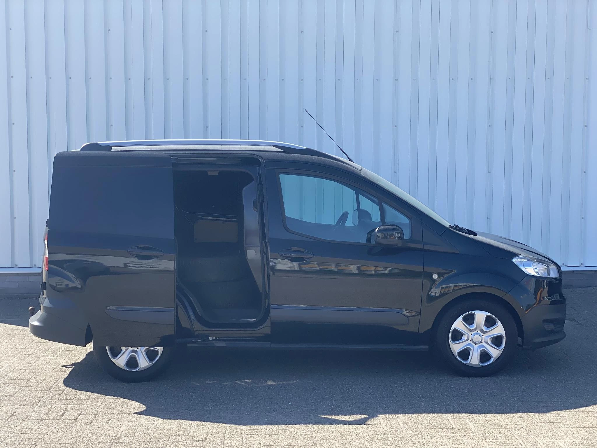 Hoofdafbeelding Ford Transit Courier