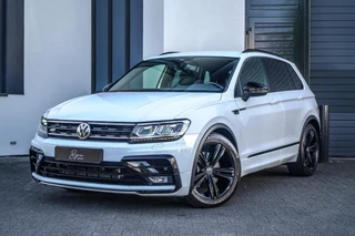Volkswagen Tiguan 2.0 TSI 4Motion R-Line 230PK  ADAP. CRUISE / 19 INCH / APPLE CARPLAY