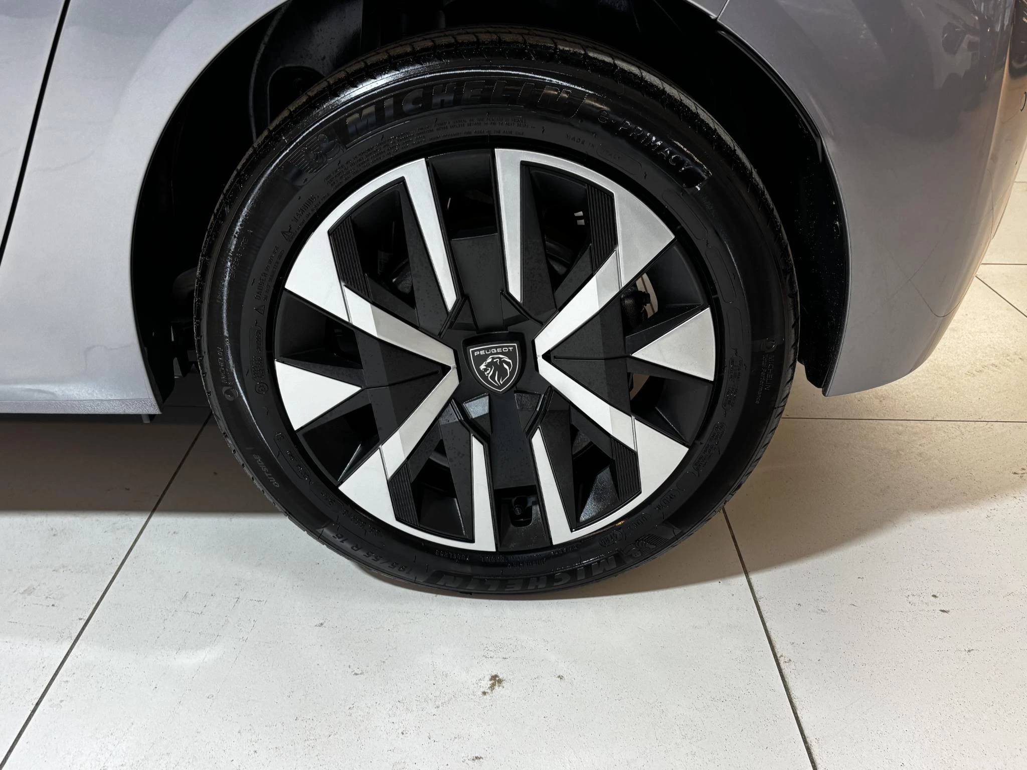 Hoofdafbeelding Peugeot e-208