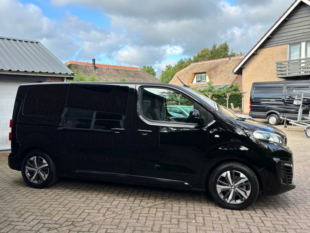 Hoofdafbeelding Peugeot e-Traveller