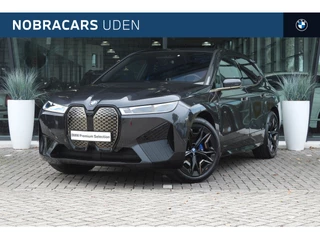 Hoofdafbeelding BMW iX BMW iX M60 High Executive / Panoramadak Sky Lounge / Trekhaak / Soft-Close / Laserlight / Parking Assistant Professional / Multifunctionele Stoelen