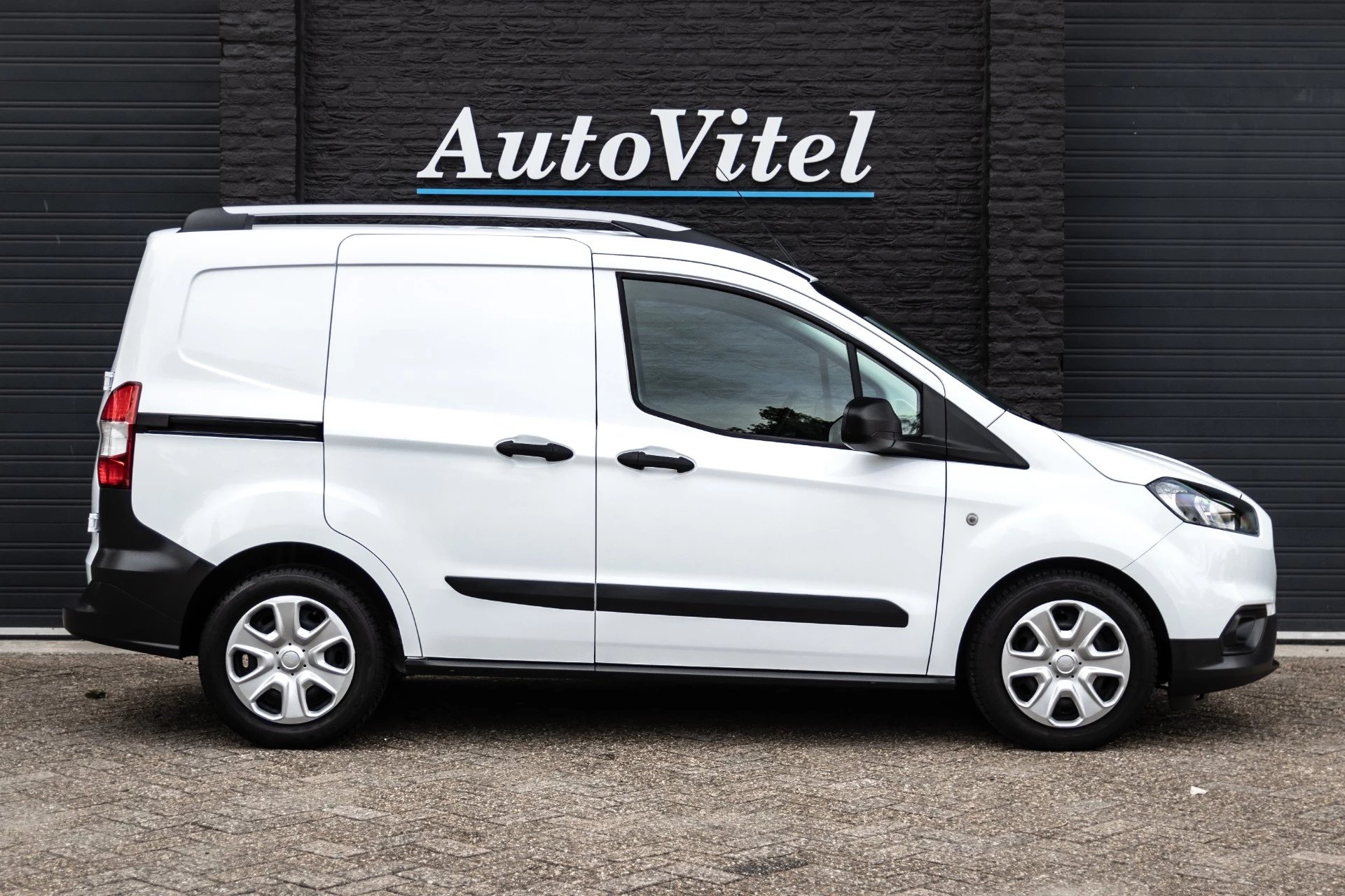 Hoofdafbeelding Ford Transit Courier