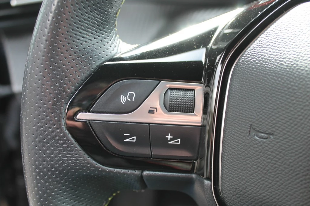 Hoofdafbeelding Peugeot e-208