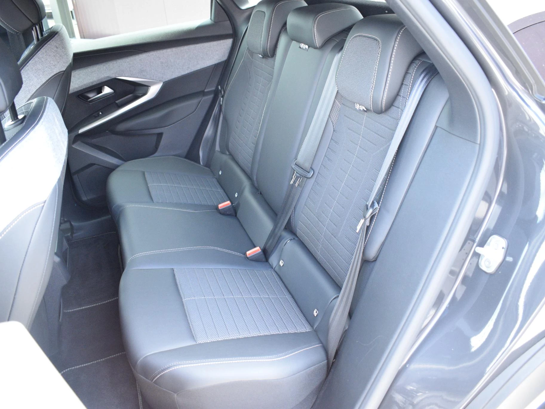 Hoofdafbeelding Peugeot e-3008
