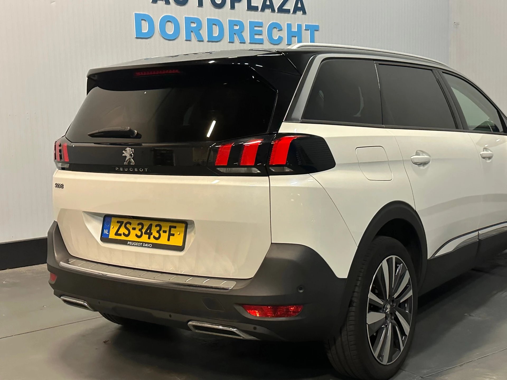 Hoofdafbeelding Peugeot 5008