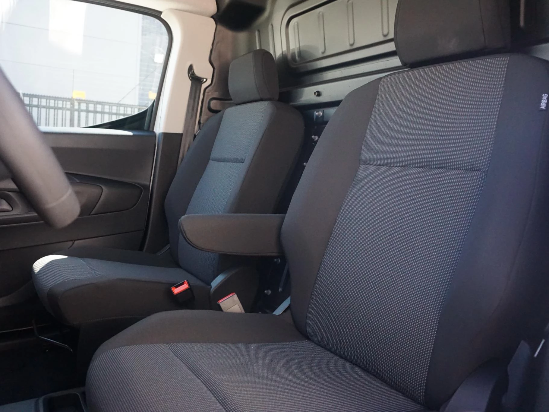 Hoofdafbeelding Peugeot e-Partner