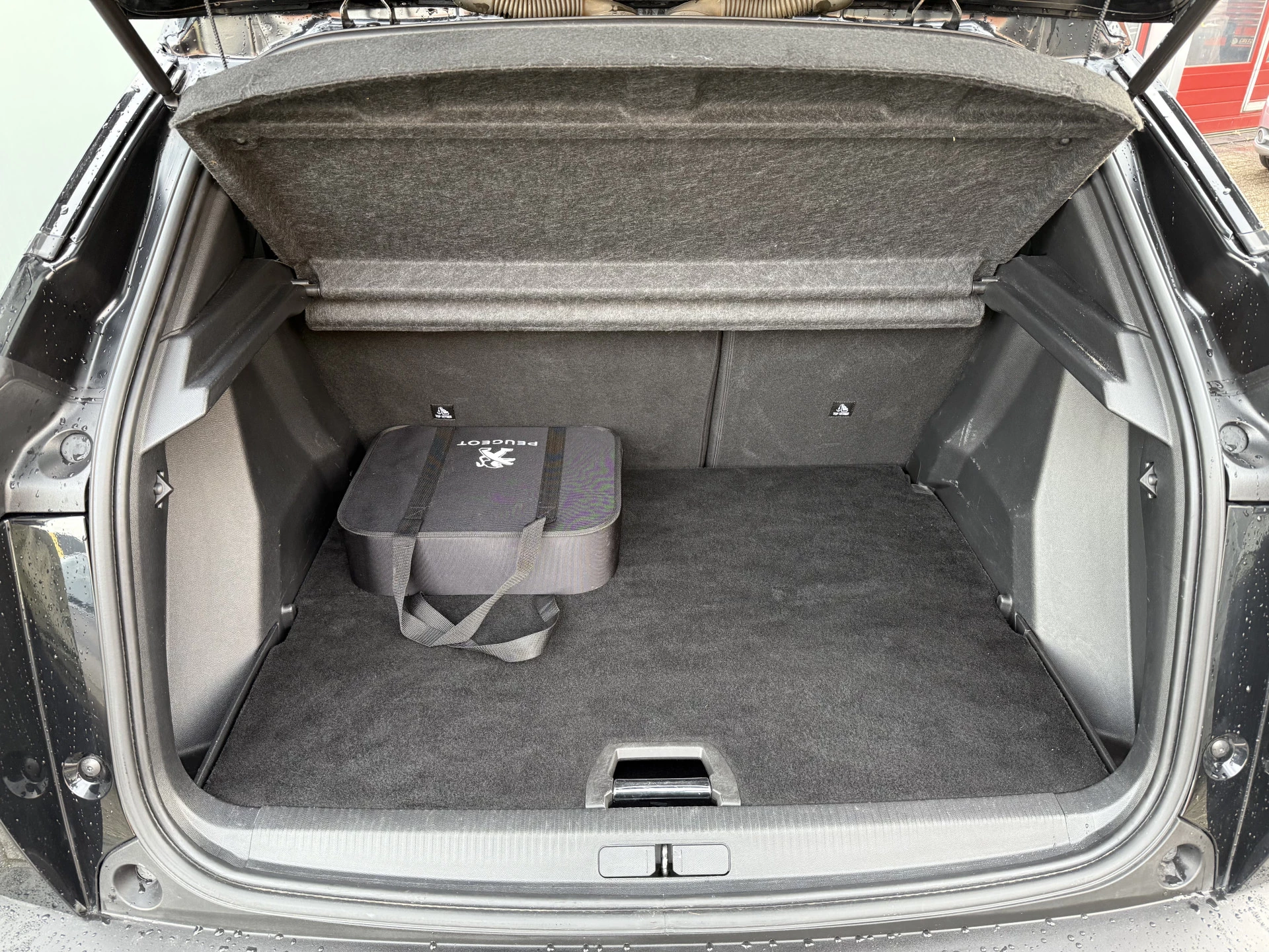 Hoofdafbeelding Peugeot e-2008