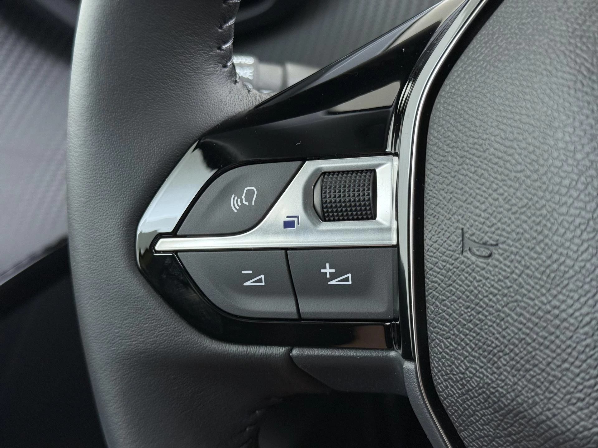 Hoofdafbeelding Peugeot e-208