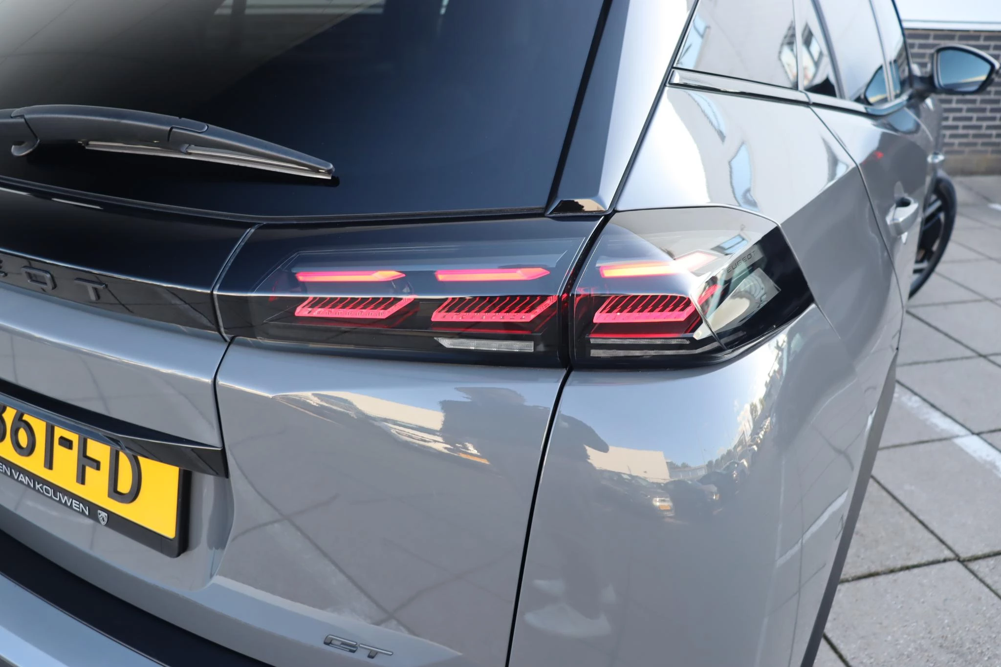 Hoofdafbeelding Peugeot e-2008