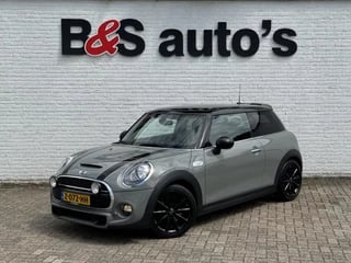 Hoofdafbeelding MINI Cooper S Mini Mini 2.0 Cooper S Chili Climate Navigatie Bluetooth Cruise Stoelverwarming 17 inch velgen