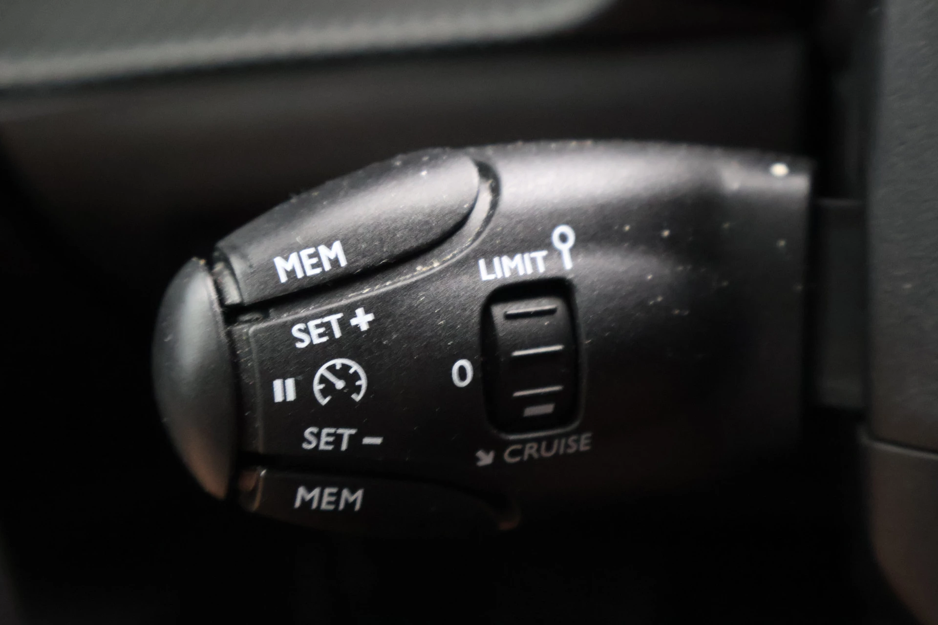 Hoofdafbeelding Peugeot e-2008