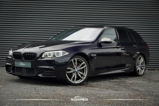 BMW 5-serie Touring M550xd / Pano / B&O / Adaptive / Trekhaak / 20'' / Carbon / HUD