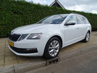 Hoofdafbeelding Škoda Octavia Škoda Octavia 1.0 TSI BNS EDITION-Clima-Media app-Blth-Trkh-Cruise-Verw stl
