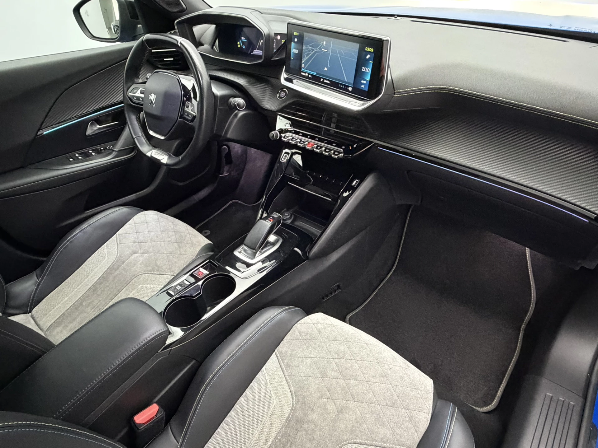 Hoofdafbeelding Peugeot e-2008