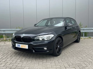 Hoofdafbeelding BMW 1 Serie BMW 1 Serie 118i Centennial Executive Navi / Stoel Verw. / PDC voor en achter