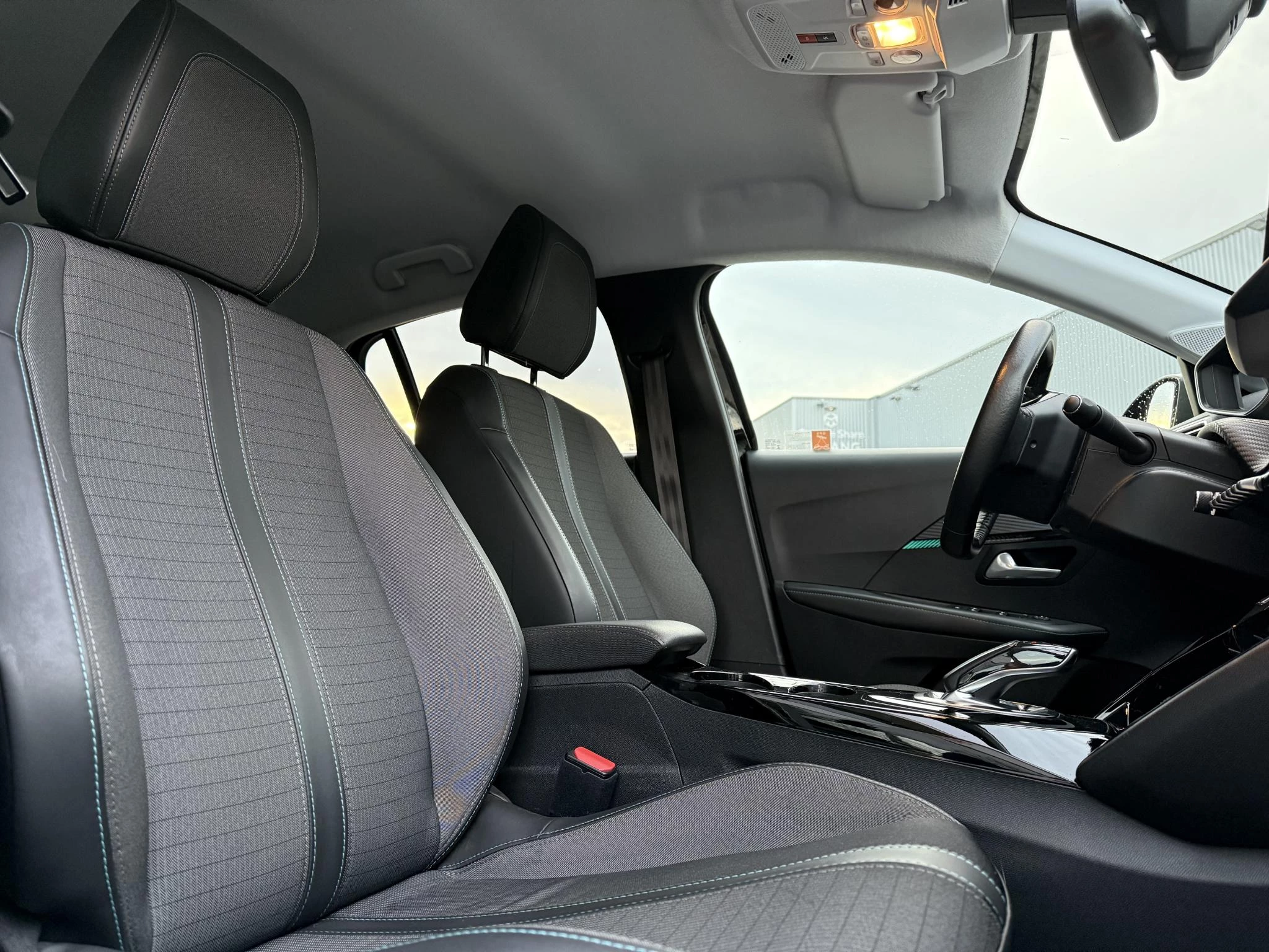 Hoofdafbeelding Peugeot e-208