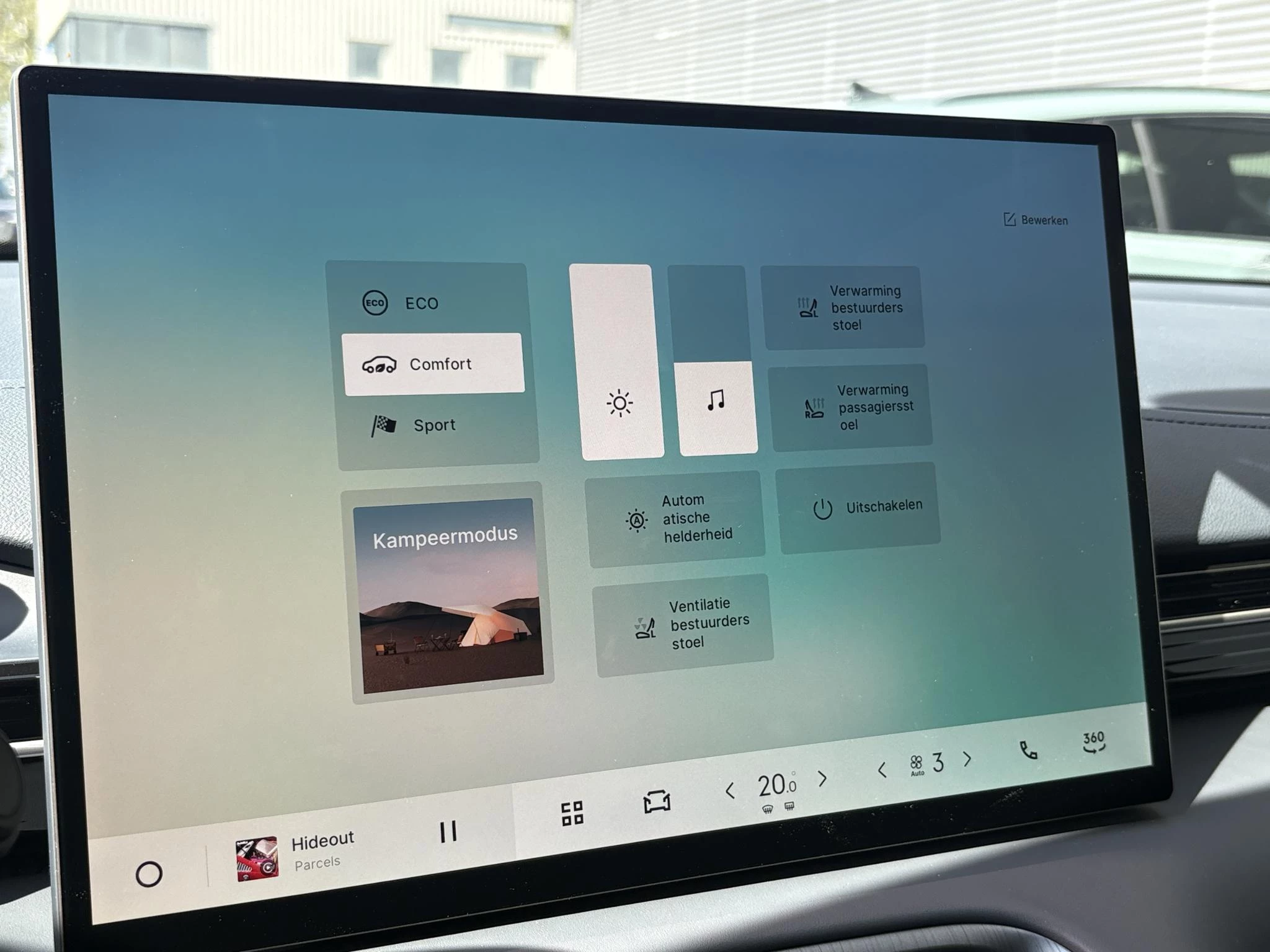 Hoofdafbeelding Geely E5