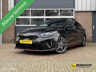 Hoofdafbeelding Kia ProCeed Kia ProCeed 1.6 T-GDI GT Schuifdak Alcantara ACC Navi Carplay Camera JBL