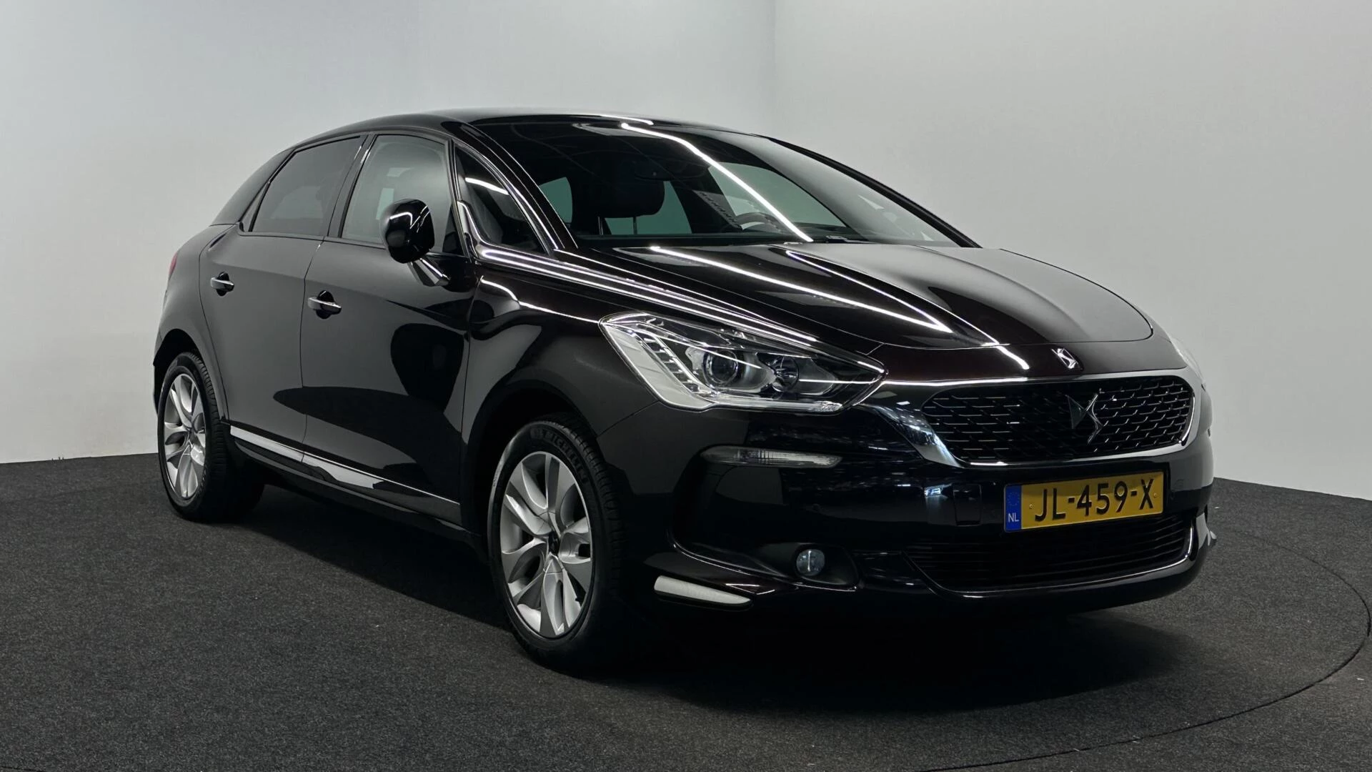 Hoofdafbeelding DS DS 5